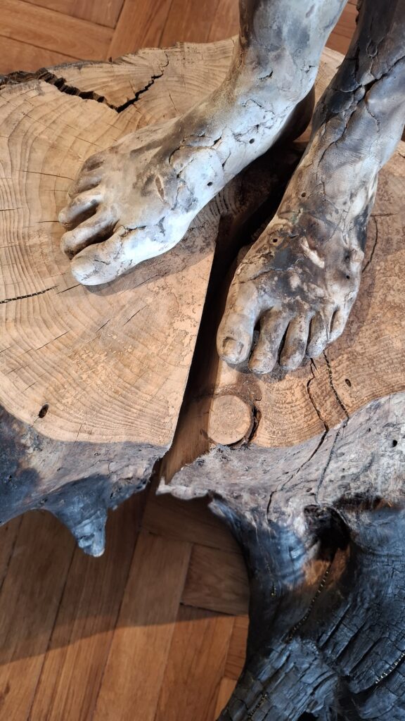 Pieds en céramique pour l'installation Ancrage, veyrie 2025 par Albane Paillard-Brunet